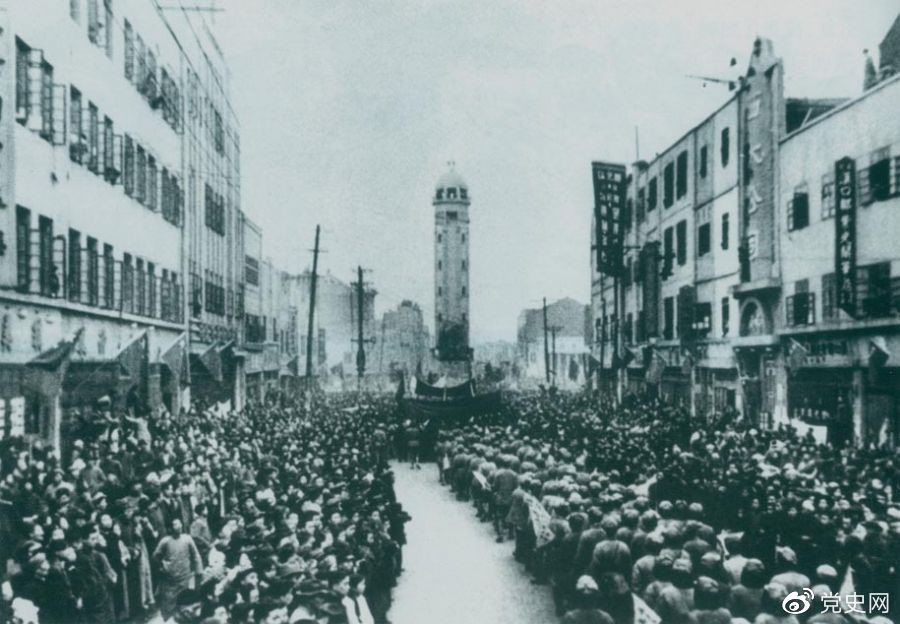 1949年11月，人民解放军解放西南首府重庆。